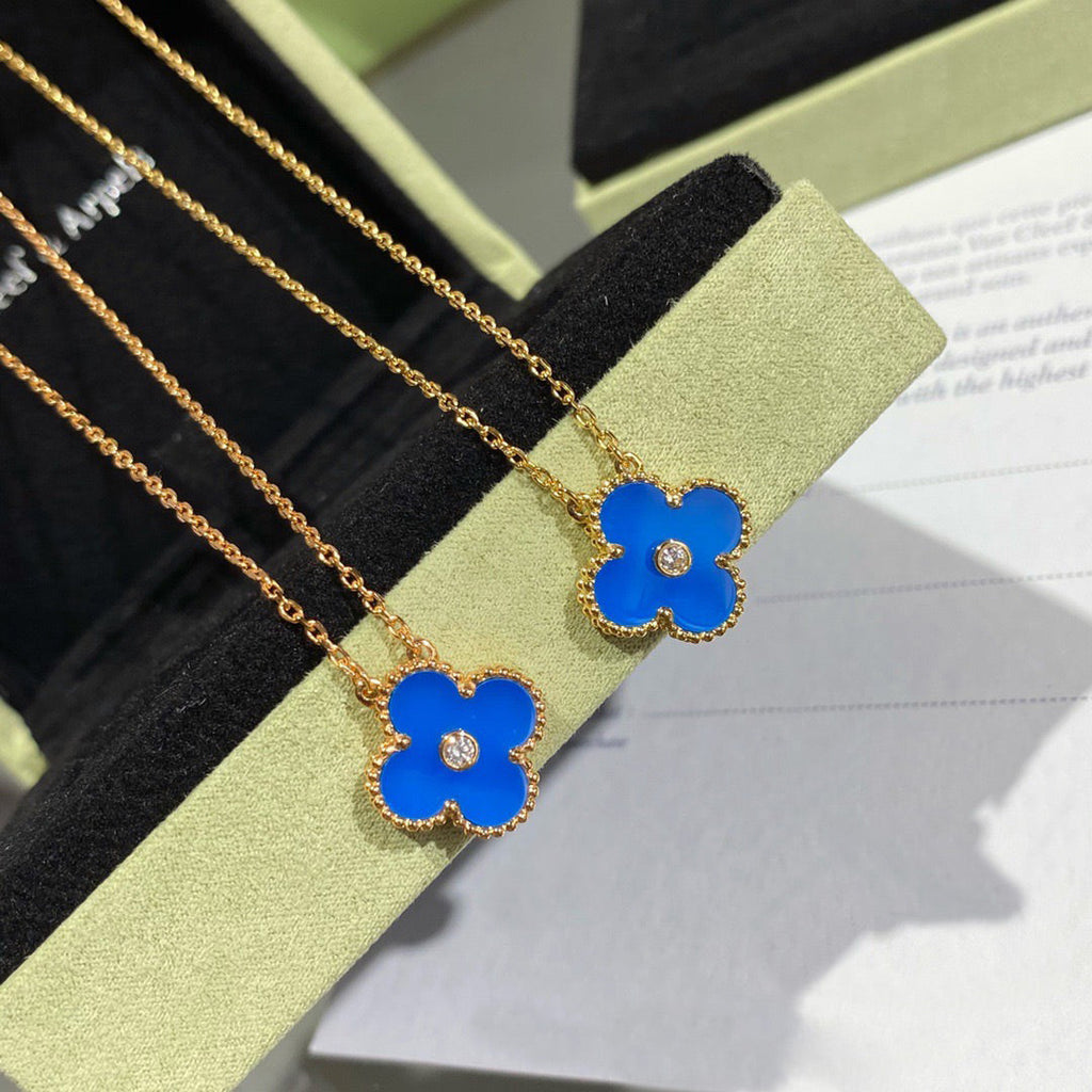 ¡®Glow¡¯CLOVER 15MM DIAMOND AND BLUE AGATE NECKLACE