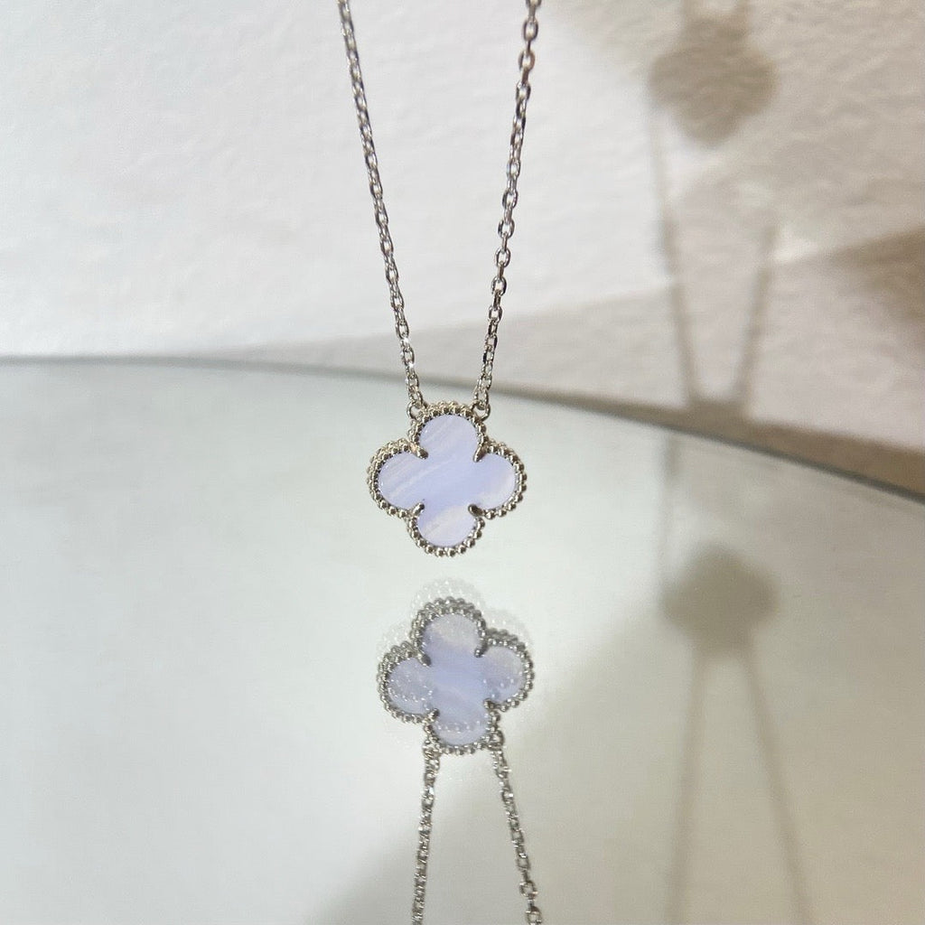 ¡®Glow¡¯CLOVER 15MM BLUE CHALCEDONY NECKLACE SILVER