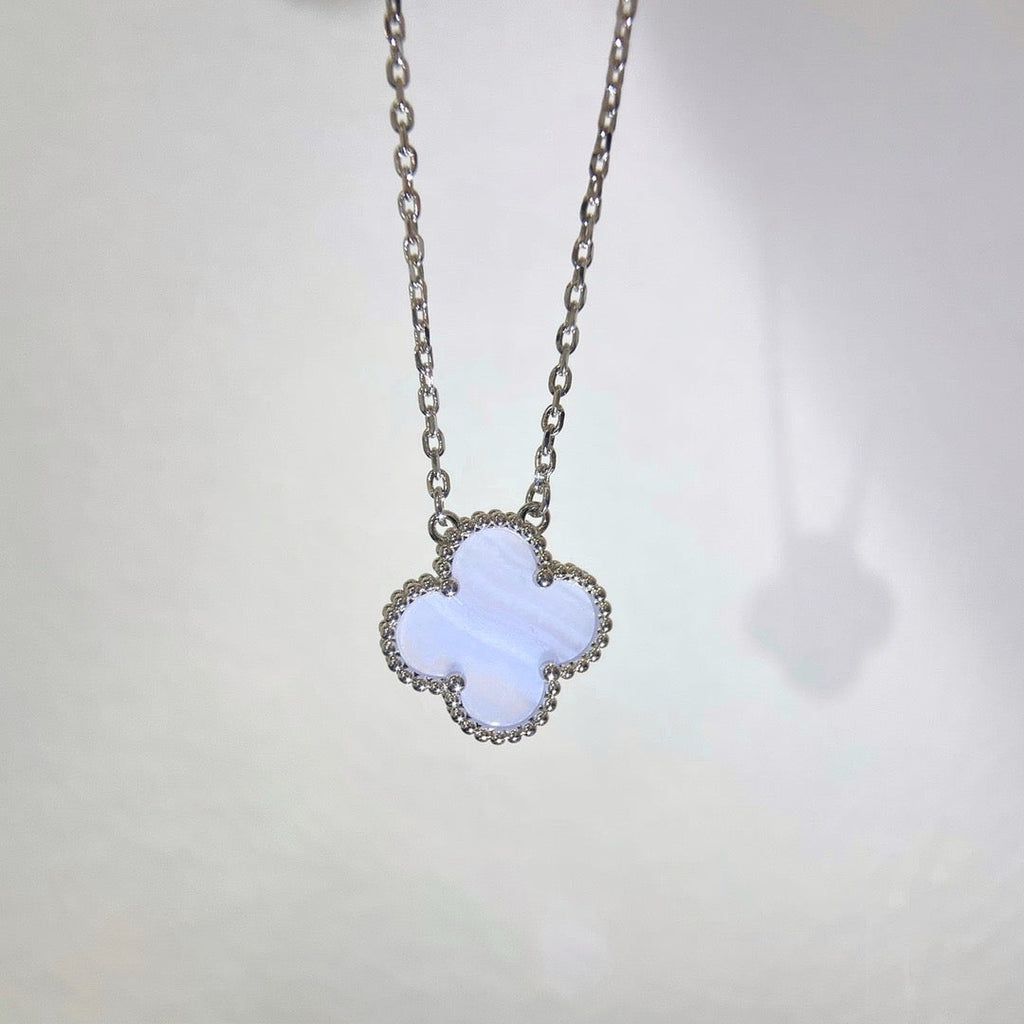 ¡®Glow¡¯CLOVER 15MM BLUE CHALCEDONY NECKLACE SILVER