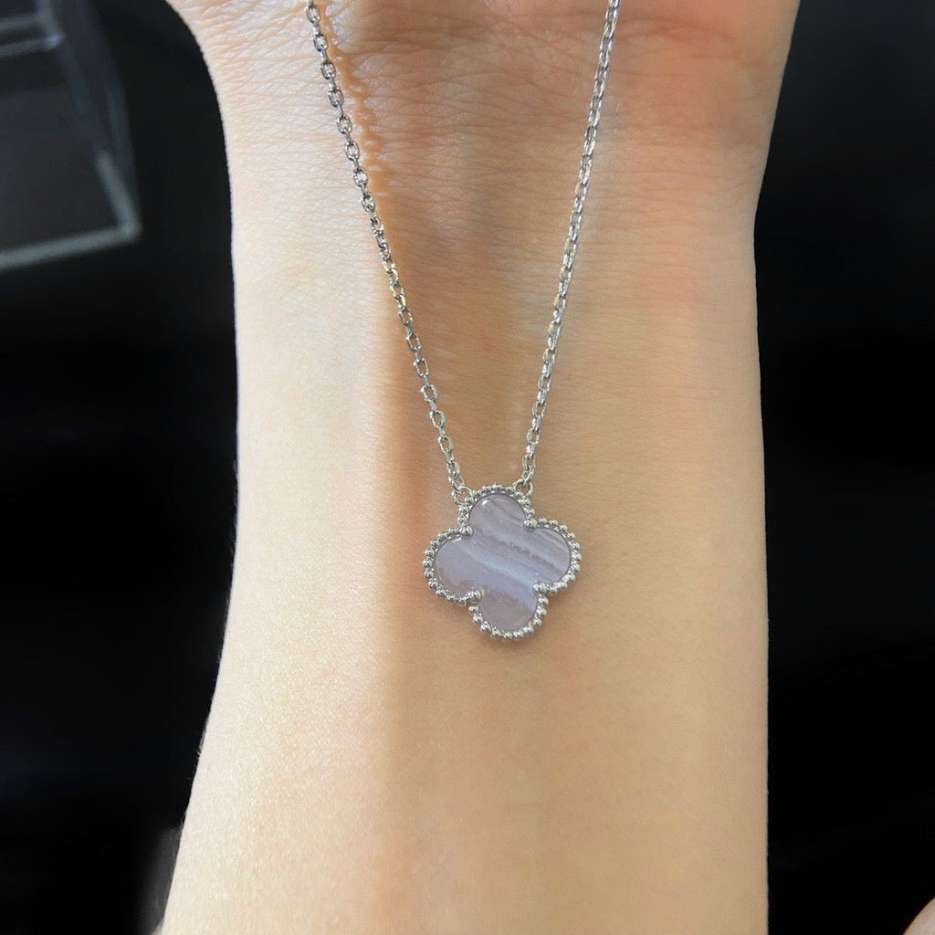 ¡®Glow¡¯CLOVER 15MM BLUE CHALCEDONY NECKLACE SILVER