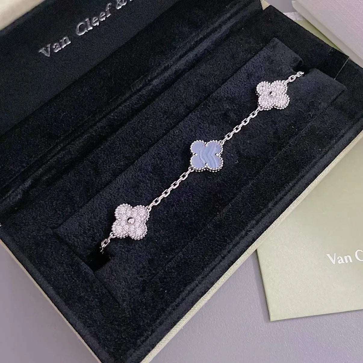 [Glow Jewelry] CLOVER 5 MOTIF PURPLE CHALCEDONY BRACELET COLLECTION