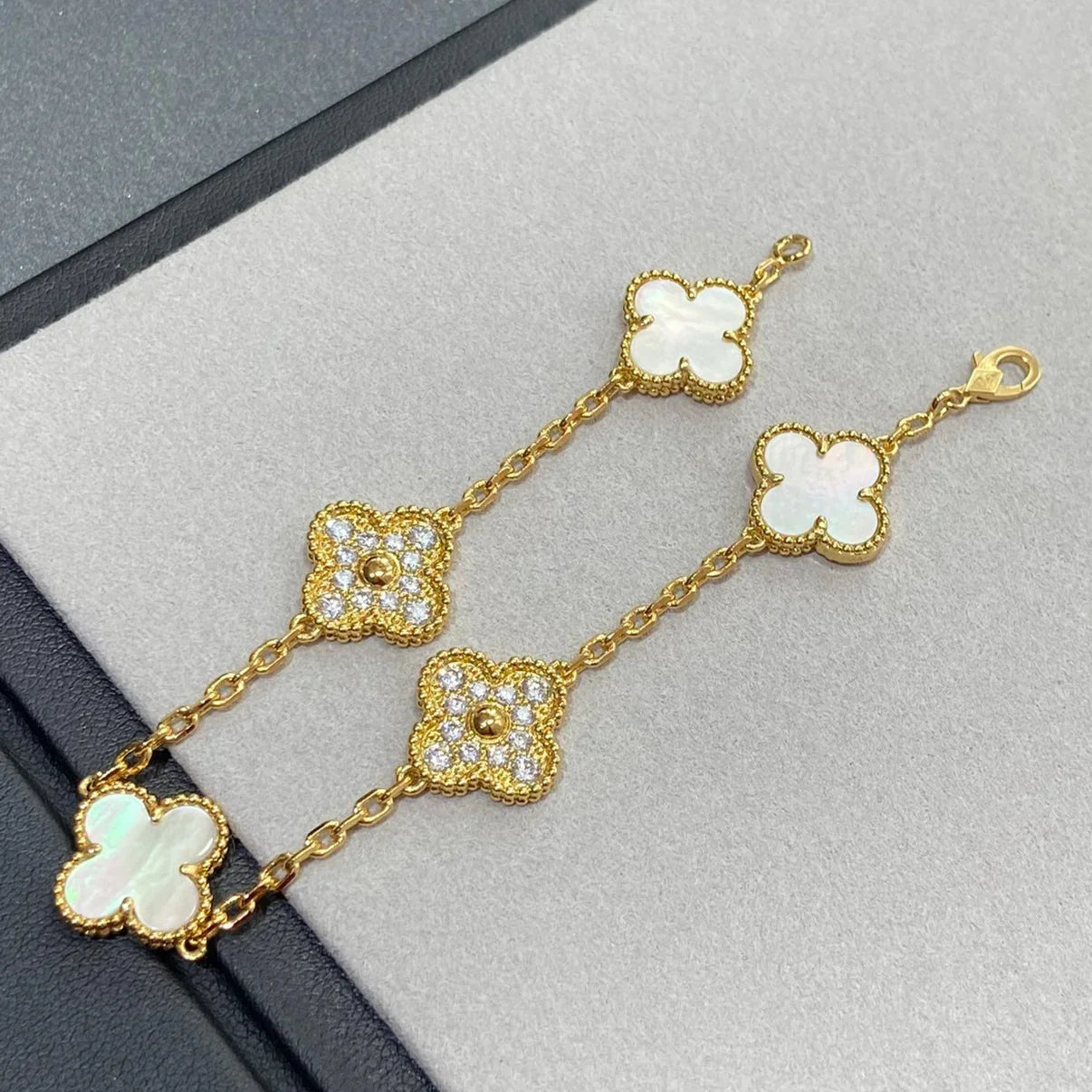 [Glow Jewelry]CLOVER WHITE PEARL MOP 5 MOTIF BRACELET COLLECTION