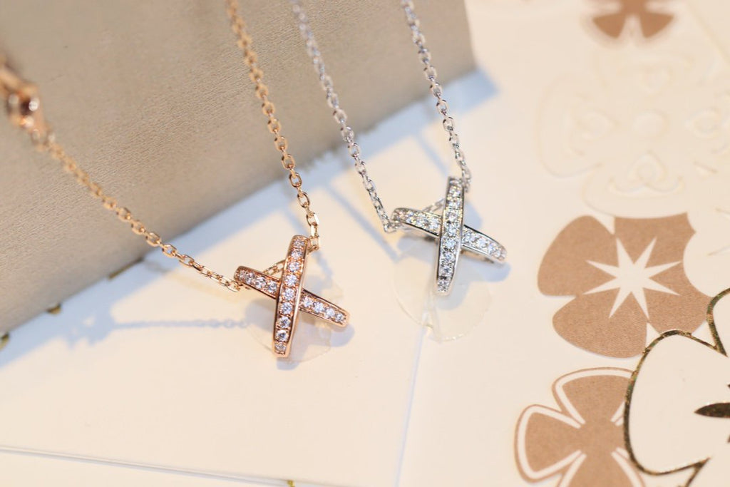 GlowJEUX DE DIAMOND NECKLACE