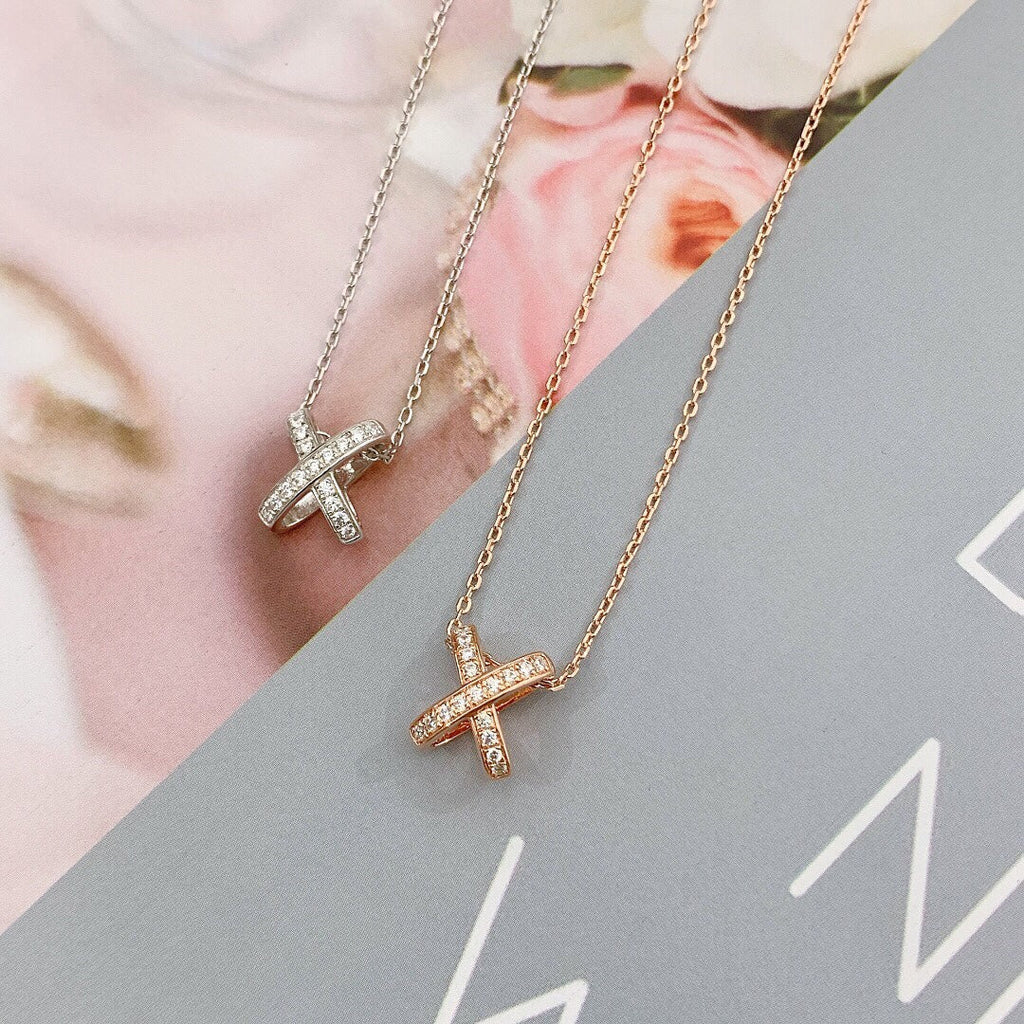 GlowJEUX DE DIAMOND NECKLACE