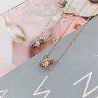 GlowJEUX DE DIAMOND NECKLACE