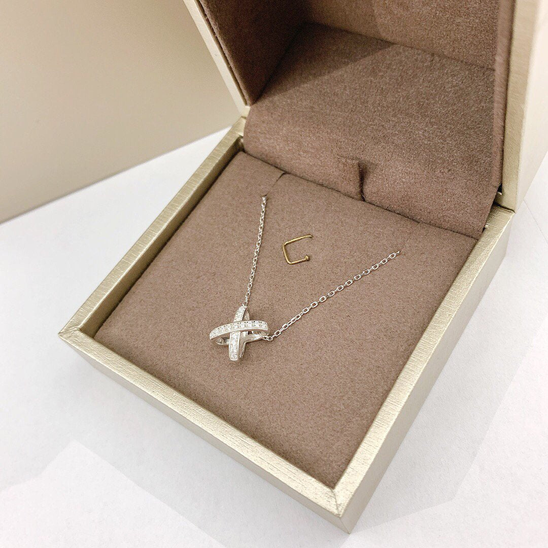GlowJEUX DE DIAMOND NECKLACE