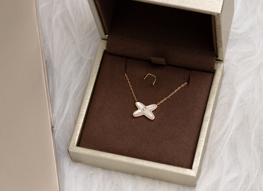 GlowJEUX DE NECKLACE 1 DIAMOND