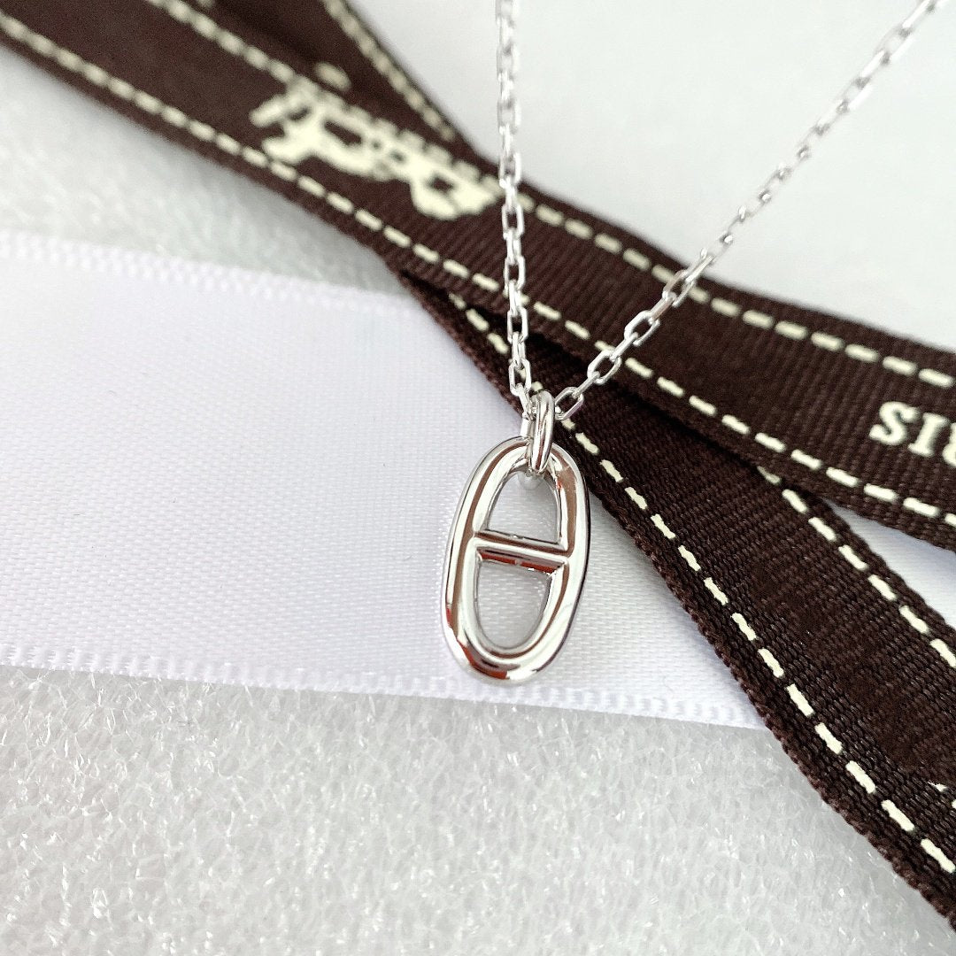 GlowHM PIG NOSE NECKLACE