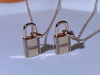 GlowHM ADVANCED NICHE LOCK HEAD NECKLACE DIAMONDS