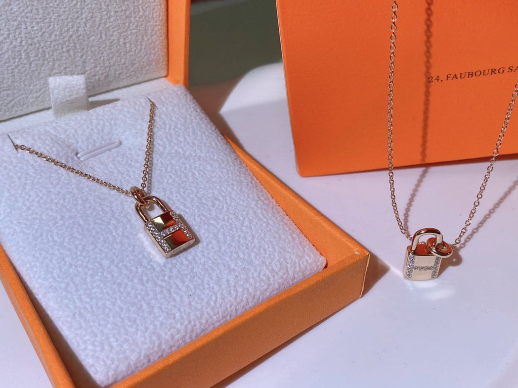 GlowHM ADVANCED NICHE LOCK HEAD NECKLACE DIAMONDS