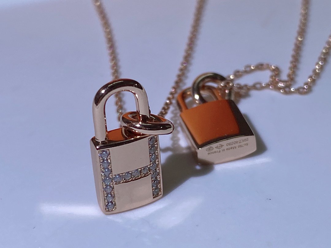 GlowHM ADVANCED NICHE LOCK HEAD NECKLACE DIAMONDS