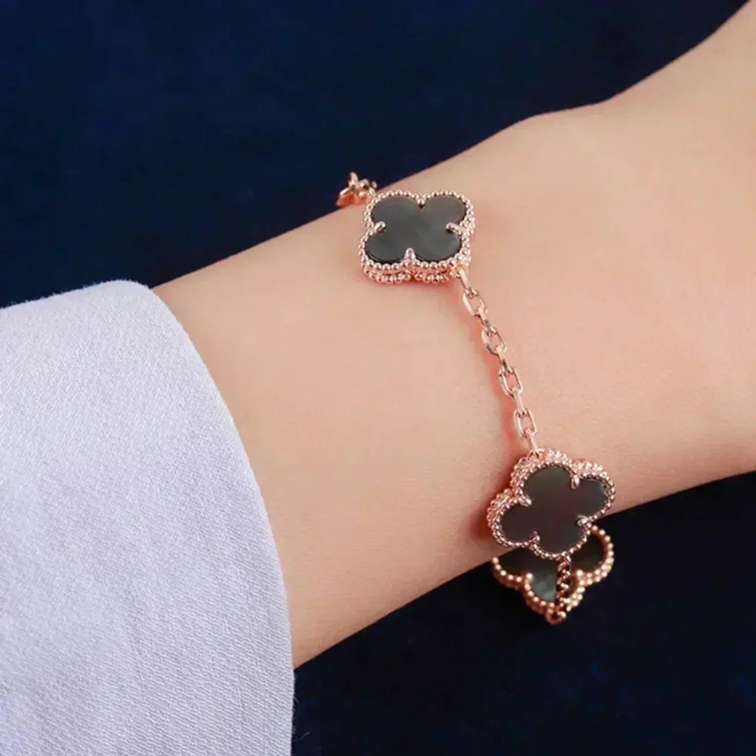 [Glow Jewelry] CLOVER 5 MOTIF GRAY MOP BRACELET COLLECTION