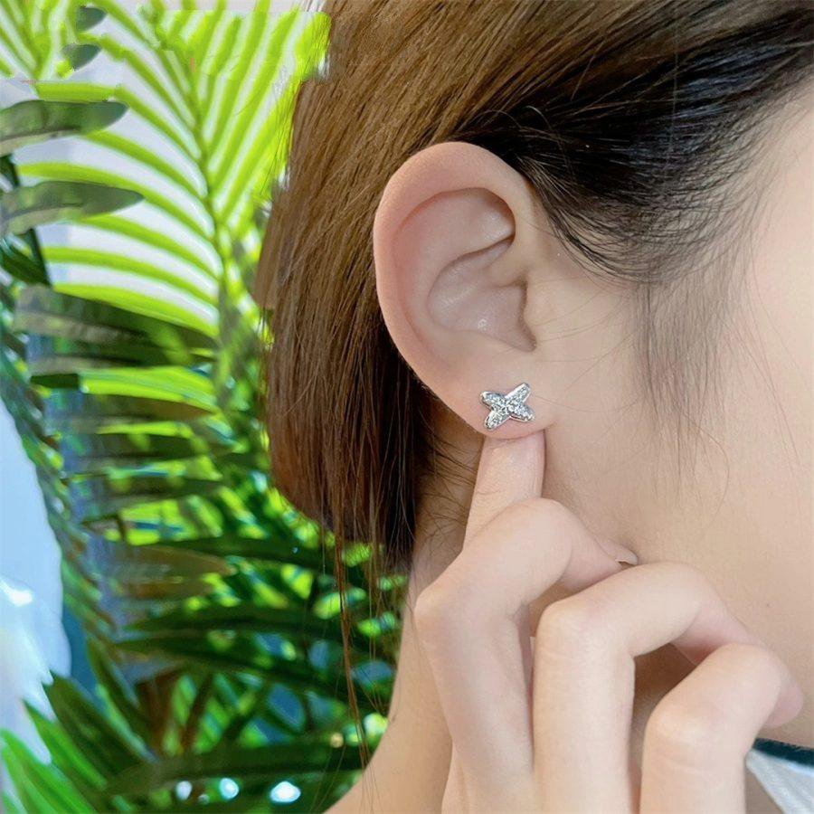 GlowJEUX DE SILVER DIAMOND EARRINGS