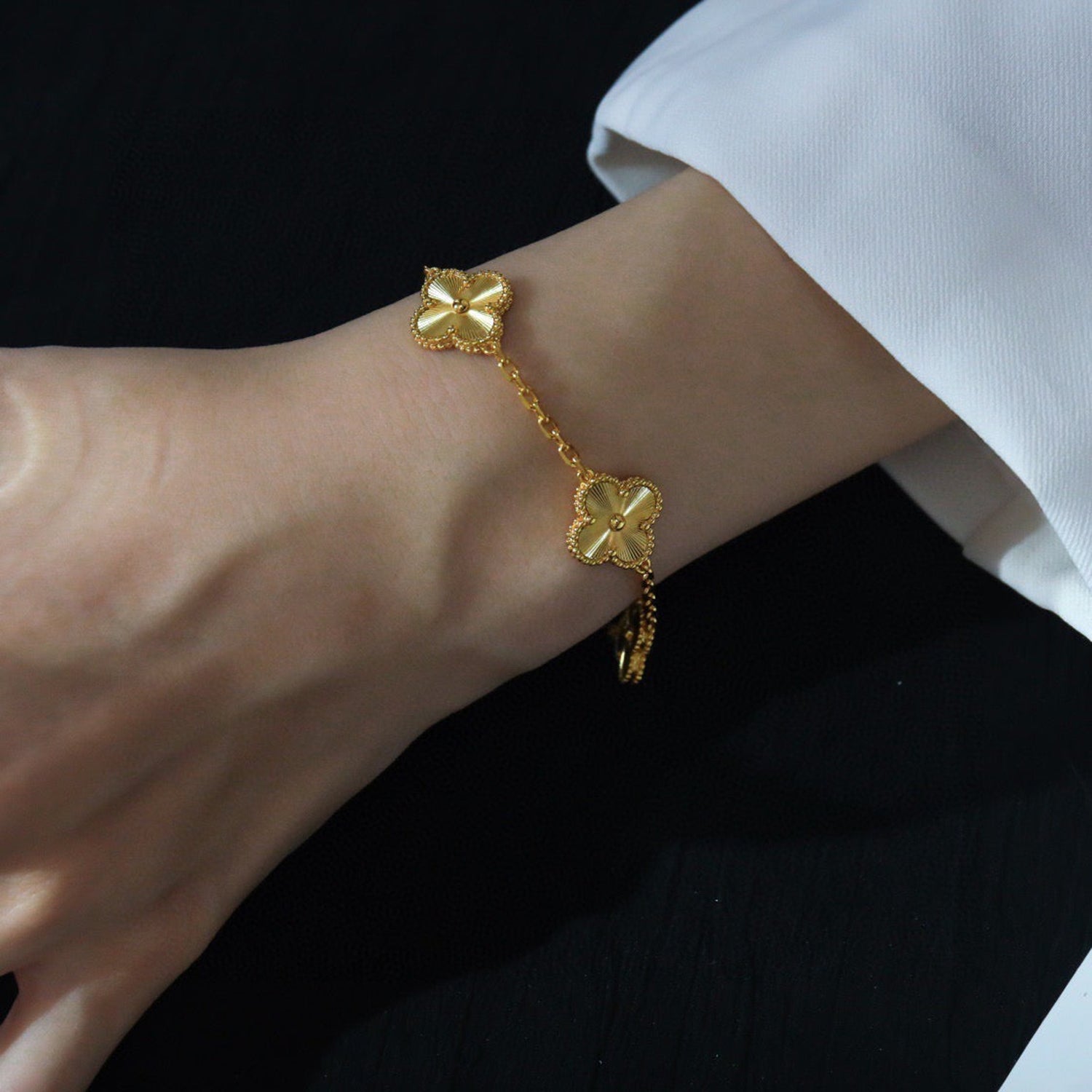 [Glow]New  CLOVER 5 MOTIF LASER BRACELET COLLECTION