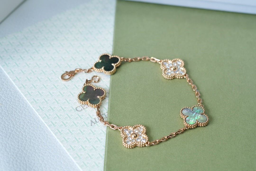[Glow]New  CLOVER 5 MOTIF GRAY MOP BRACELET COLLECTION