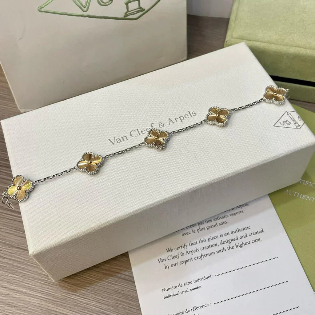 [Glow]New  CLOVER 5 MOTIF LASER BRACELET COLLECTION