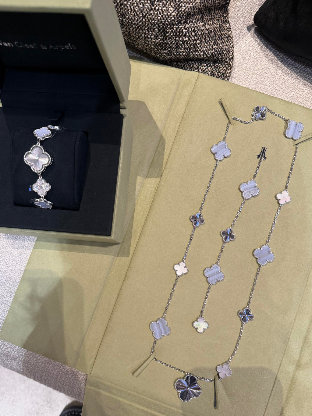 [¡®Glow¡¯] 25 NEW CLOVER 15 MOTIFS PURPLE CHALCEDONY