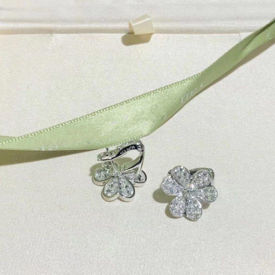 ¡®Glow¡¯FRIVOLE SILVER FLOWER DIAMOND EARRINGS