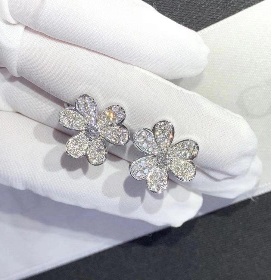 ¡®Glow¡¯FRIVOLE SILVER FLOWER DIAMOND EARRINGS
