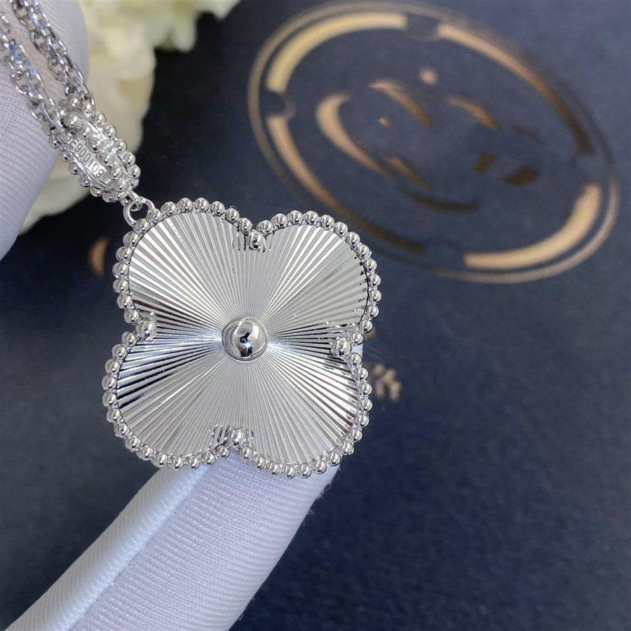 ¡®Glow¡¯CLOVER 25MM SILVER BIG CLOVER NECKLACE