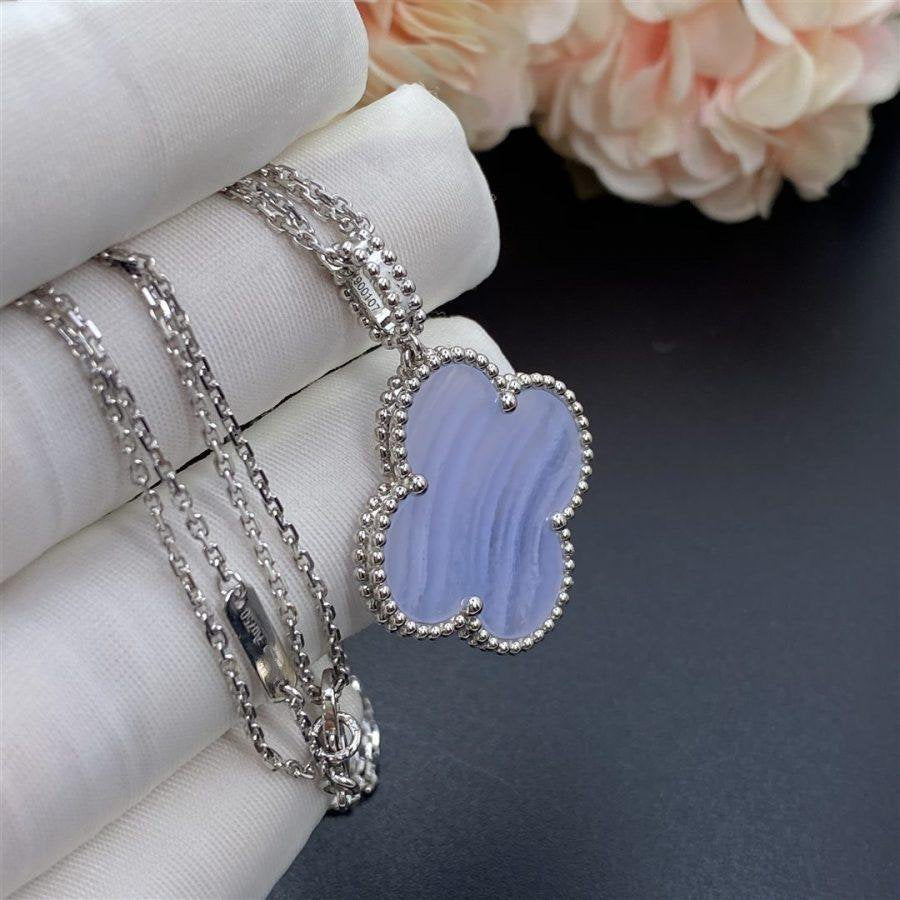 ¡®Glow¡¯CLOVER SILVER CHALCEDONY BIG CLOVER NECKLACE