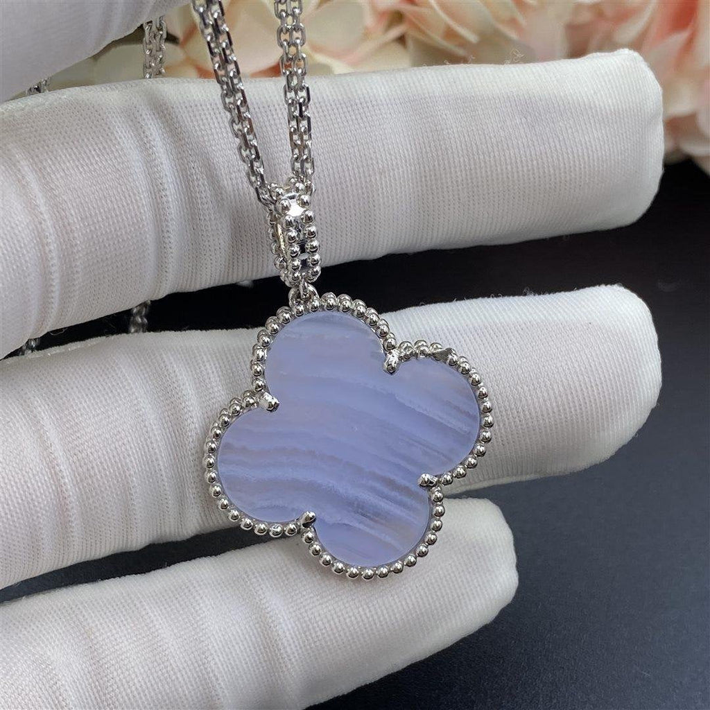 ¡®Glow¡¯CLOVER SILVER CHALCEDONY BIG CLOVER NECKLACE