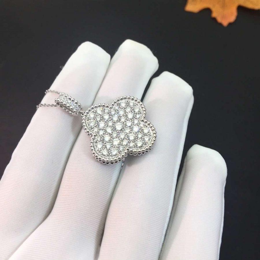 ¡®Glow¡¯CLOVER 25MM SILVER FULL DIAMOND BIG CLOVER NECKLACE