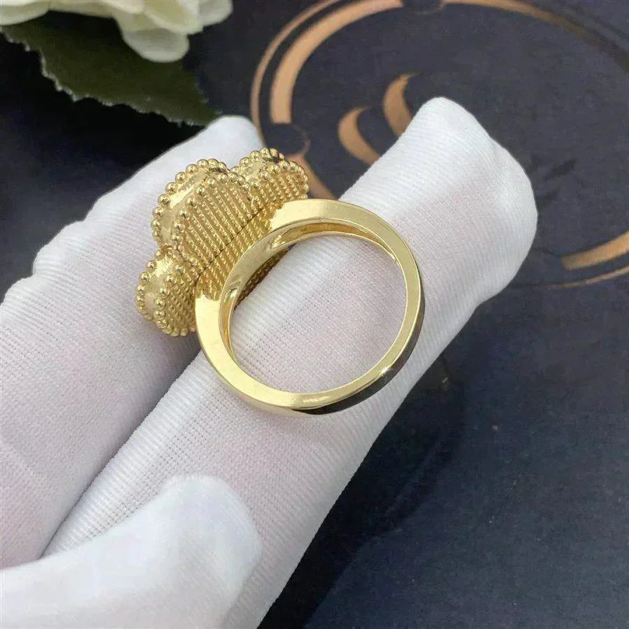 ¡®Glow¡¯CLOVER WHITE MOP RING