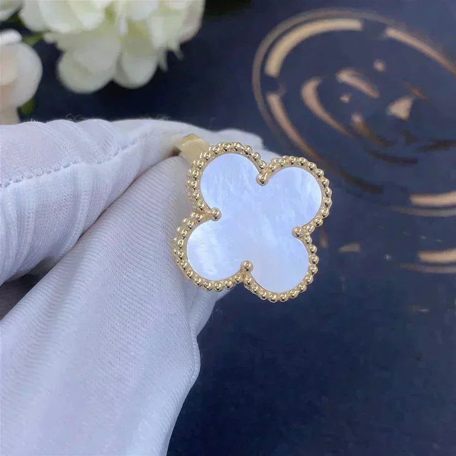 ¡®Glow¡¯CLOVER WHITE MOP RING