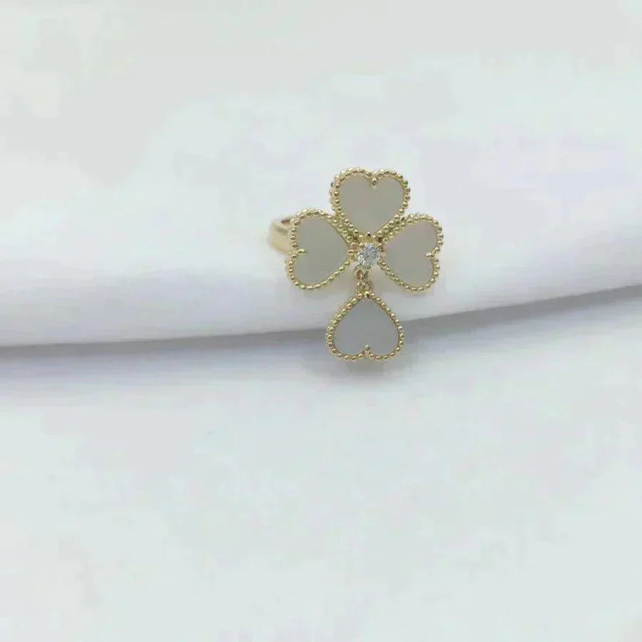 ¡®Glow¡¯SWEET CLOVER WHITE MOP RING