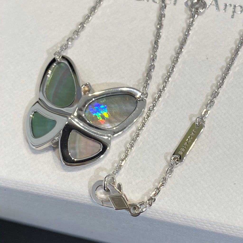¡®Glow¡¯LARGE BUTTERFLY SILVER PENDANT DIAMOND NECKLACE