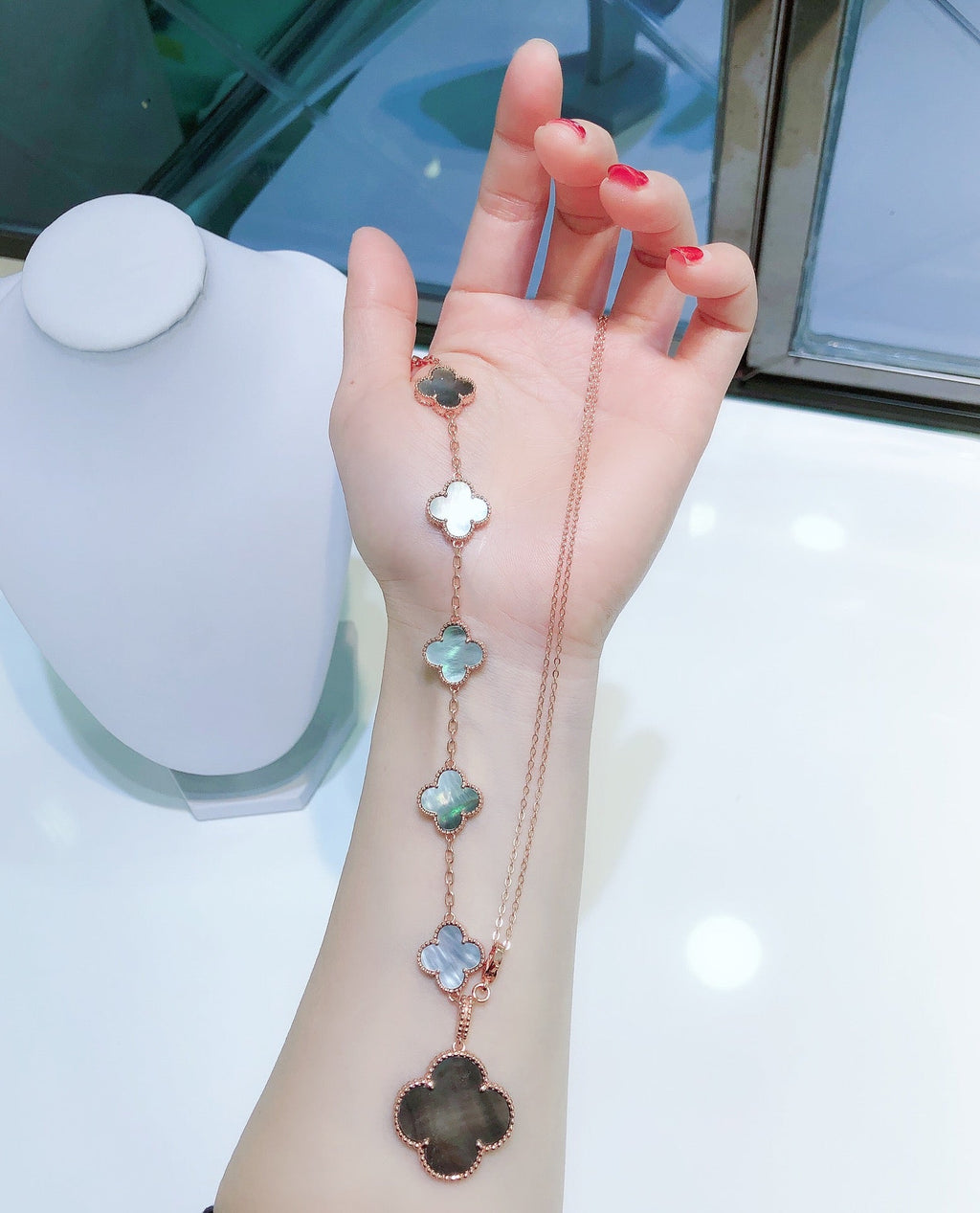 ¡®Glow¡¯COMBINED BRACELET 5 MOTIFS AND NECKLACE DARK MOP ROSE GOLD