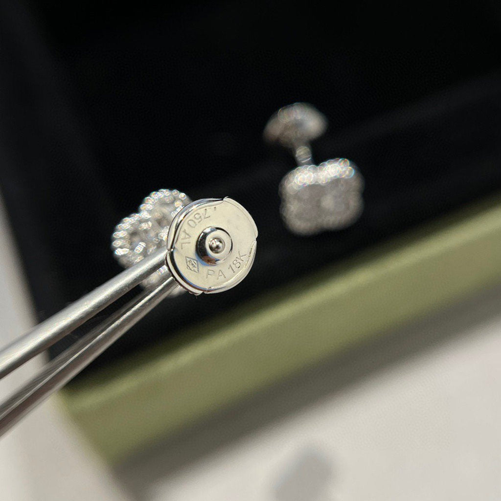 ¡®Glow¡¯CLOVER MINI DIAMOND STUD EARRINGS