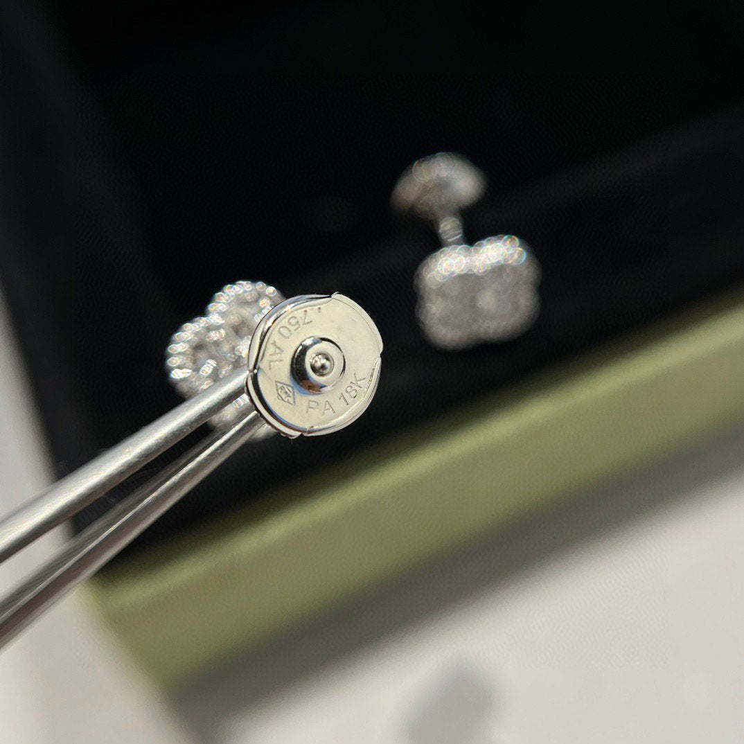 ¡®Glow¡¯CLOVER MINI DIAMOND STUD EARRINGS