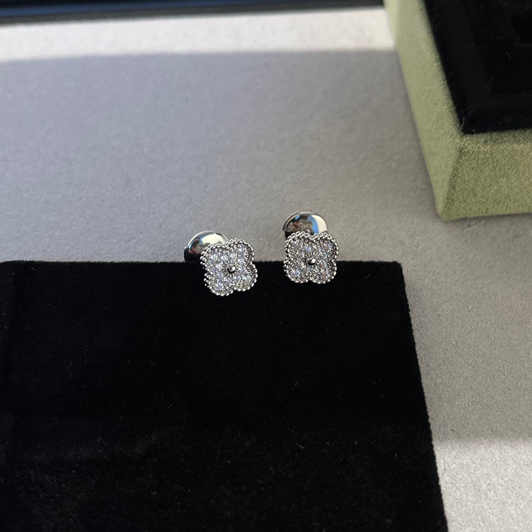 ¡®Glow¡¯CLOVER MINI DIAMOND STUD EARRINGS