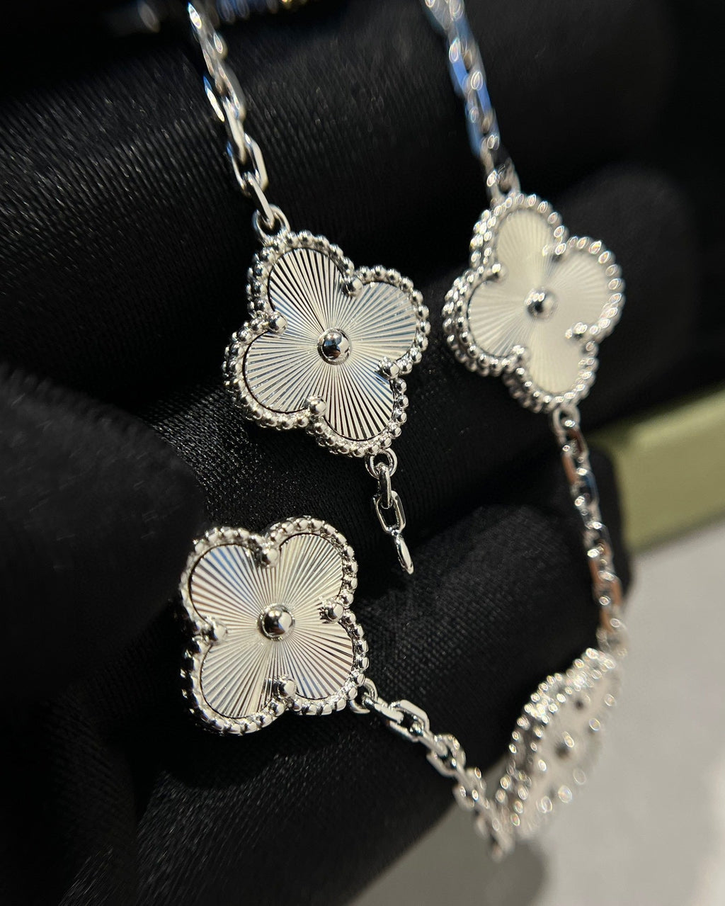 [Glow Jewelry] CLOVER 5 MOTIF LASER BRACELET COLLECTION