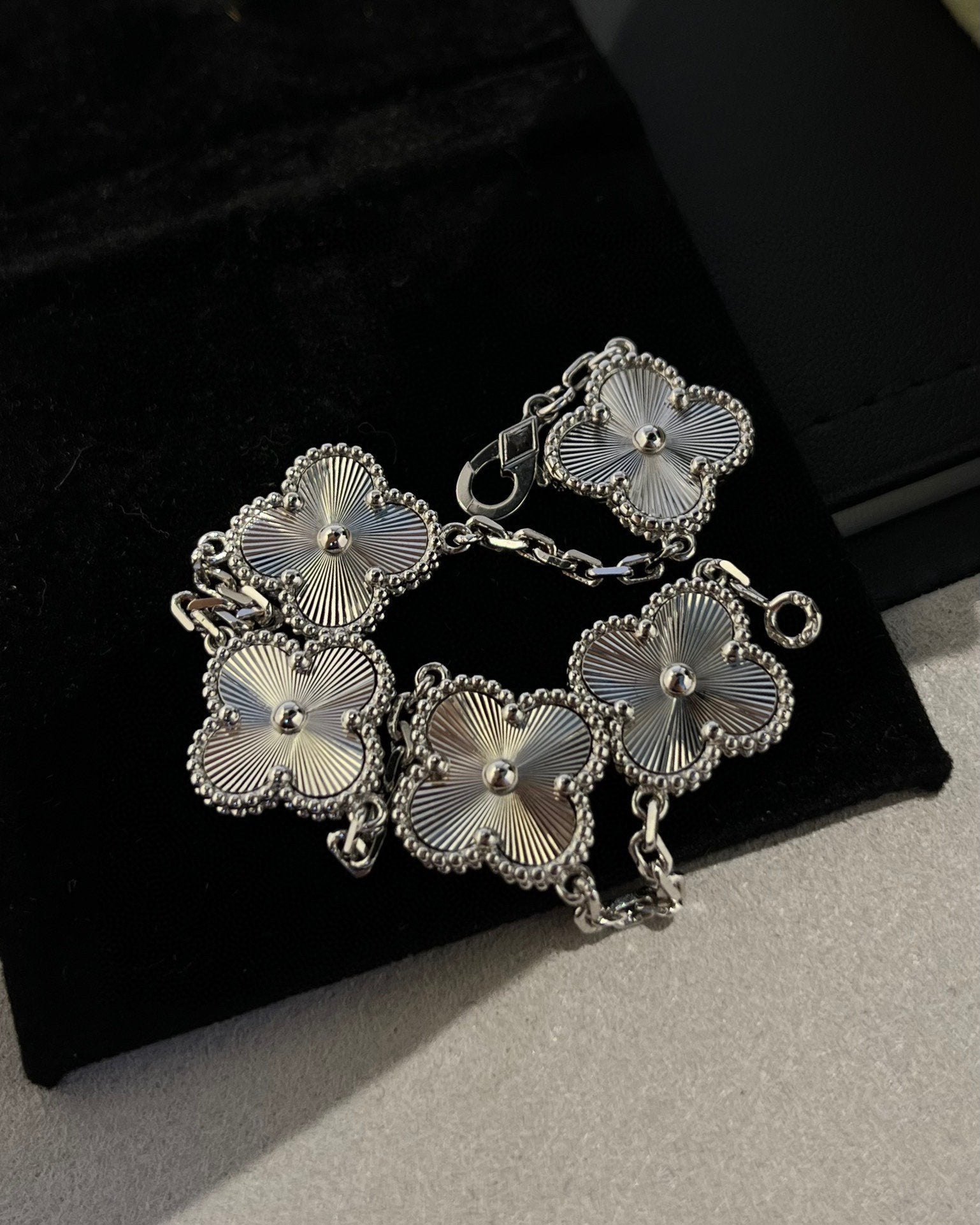 [Glow Jewelry] CLOVER 5 MOTIF LASER BRACELET COLLECTION